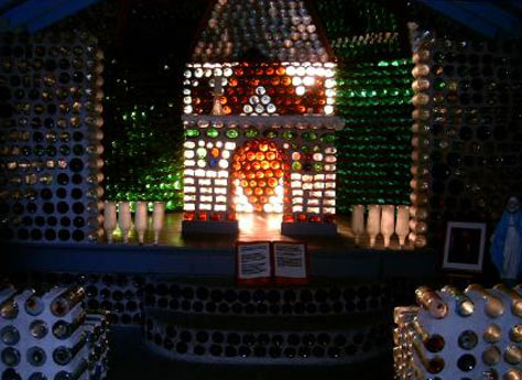 Capilla de botellas en Isla del Tigre Cánada